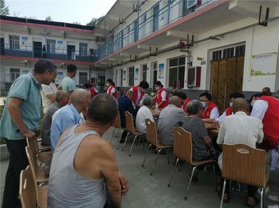 西峽縣丁河鎮(zhèn) 幸福大院義診活動(dòng)送溫暖，健康咨詢?nèi)肴诵? class=