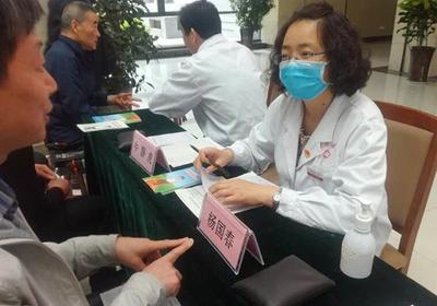 市中醫(yī)院舉辦“關(guān)注高尿酸 關(guān)愛痛風(fēng)患者”健康義診活動(dòng)